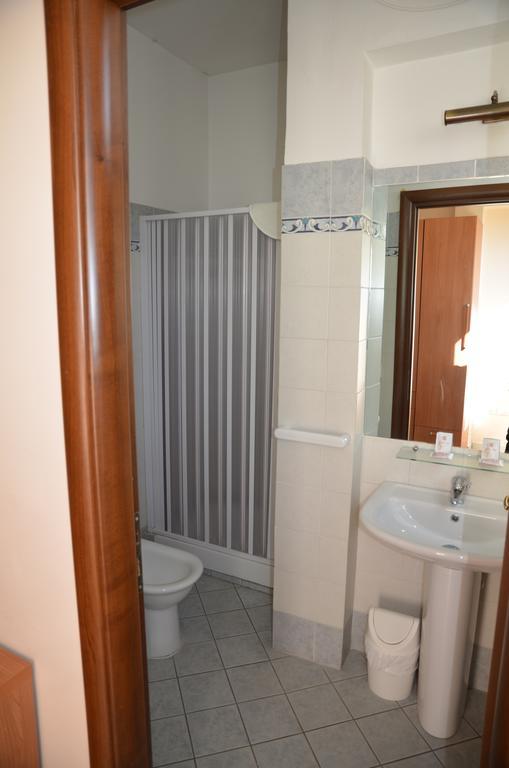 Casa Per Ferie Cardinal G. Guarino Rome Ruang foto