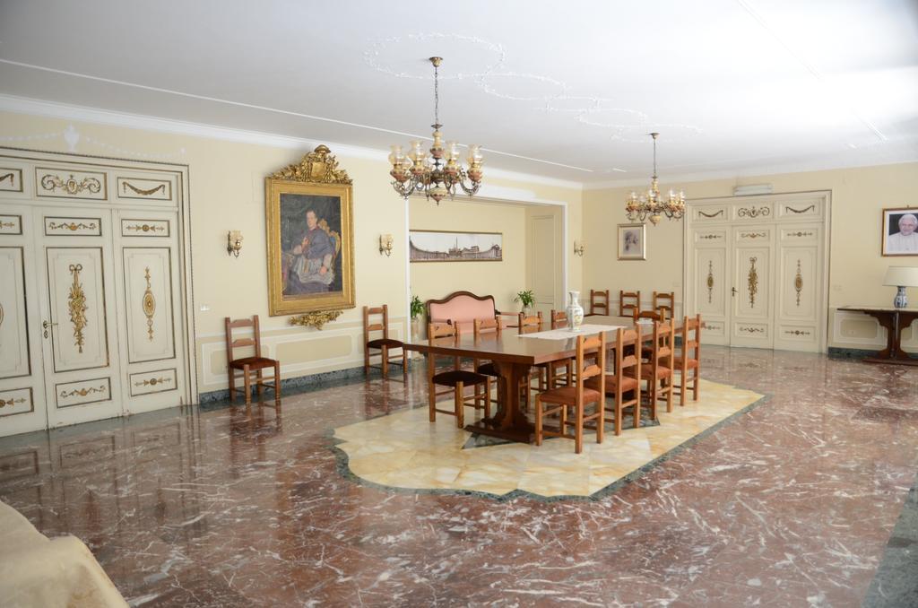 Casa Per Ferie Cardinal G. Guarino Rome Bagian luar foto