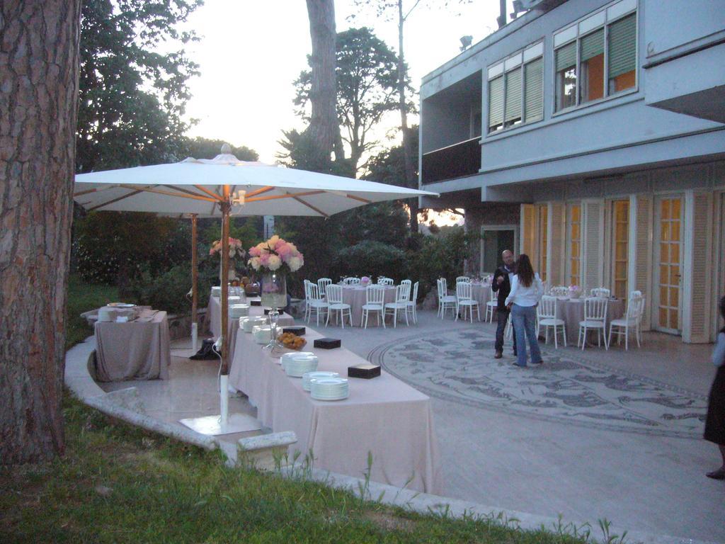 Casa Per Ferie Cardinal G. Guarino Rome Bagian luar foto