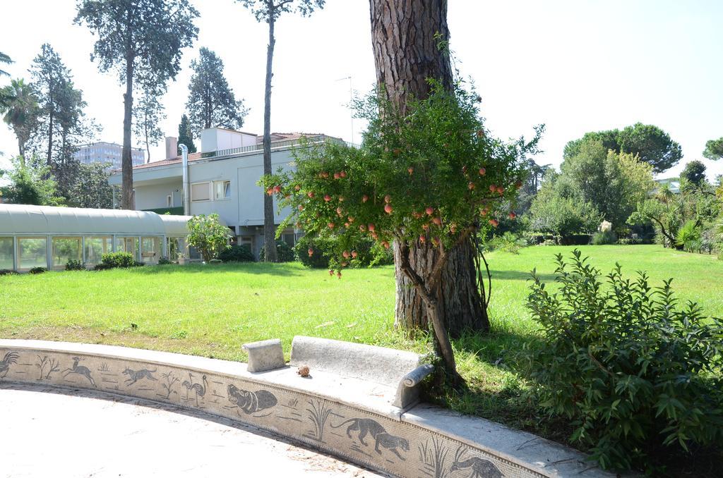 Casa Per Ferie Cardinal G. Guarino Rome Bagian luar foto