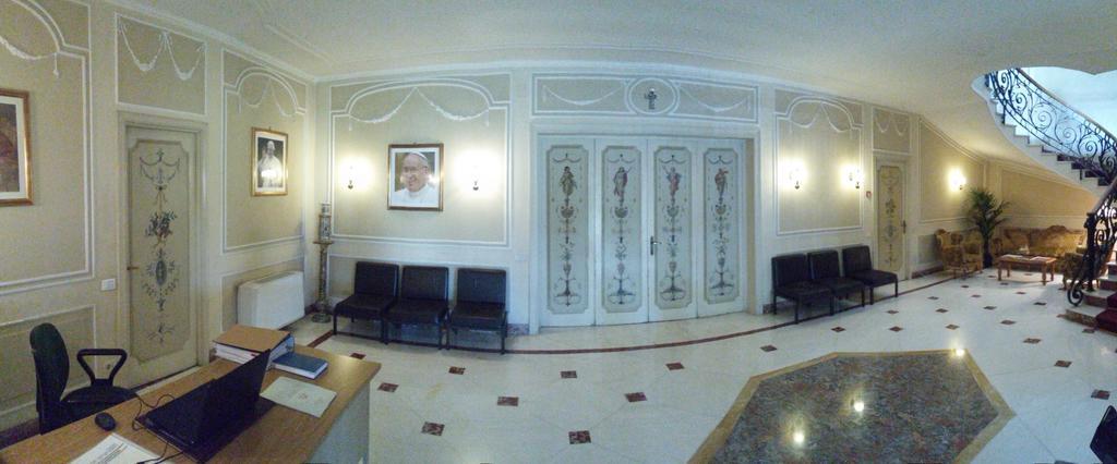 Casa Per Ferie Cardinal G. Guarino Rome Bagian luar foto