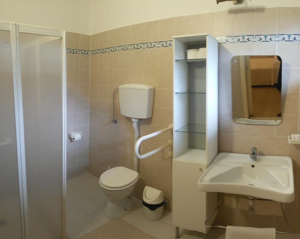 Casa Per Ferie Cardinal G. Guarino Rome Bagian luar foto